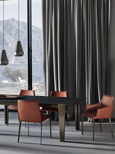 Sedia Sally rivestita in cuoio di Bontempi