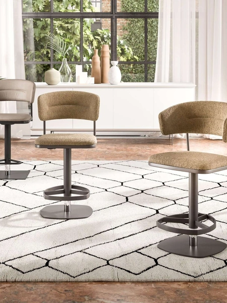 Sgabelli Persy|Petra|Logan|Lia|Adam e Alida in tessuto, pelle o ecopelle di Ozzio