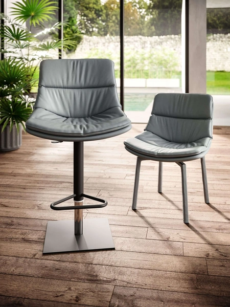 Sgabello in pelle Noa di Ozzio