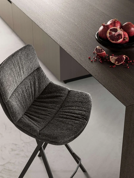 Sgabello in tessuto Roy di Ozzio