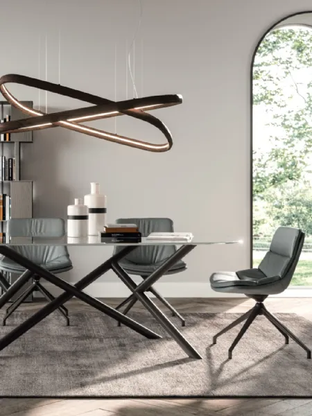 Sedia girevole in pelle imbottita Sveva di Ozzio