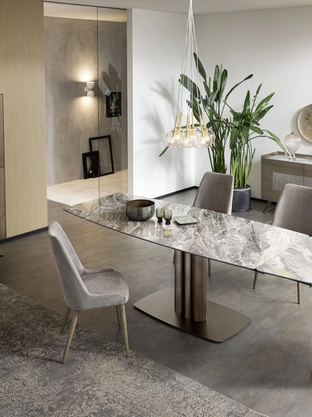 Sedia Zoe in tessuto imbottito di Alta Corte