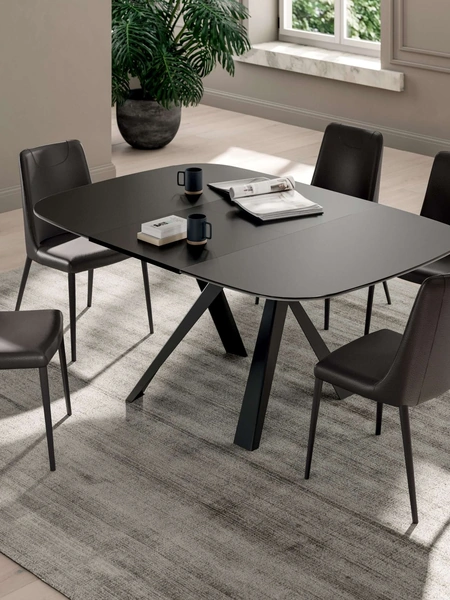 Tavolo allungabile in cristallo antimpronta Bombo di Ozzio