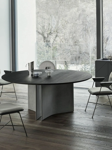 Tavolo rotondo Magnum con base in cemento e piano in legno impiallaciato di Bontempi