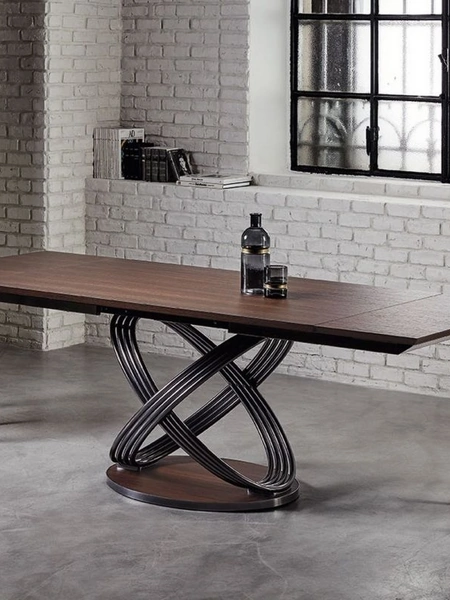 Tavolo Fusion con top in Noce impiallacciato di Bontempi