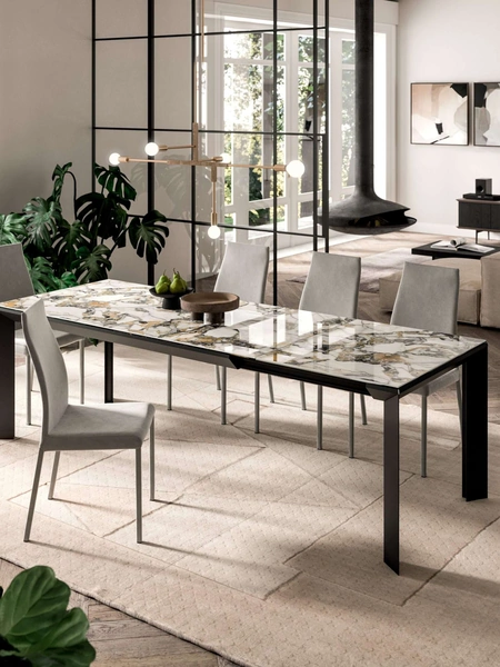 Tavolo rettangolare allungabile in ceramica con base in metallo Metrò di Ozzio