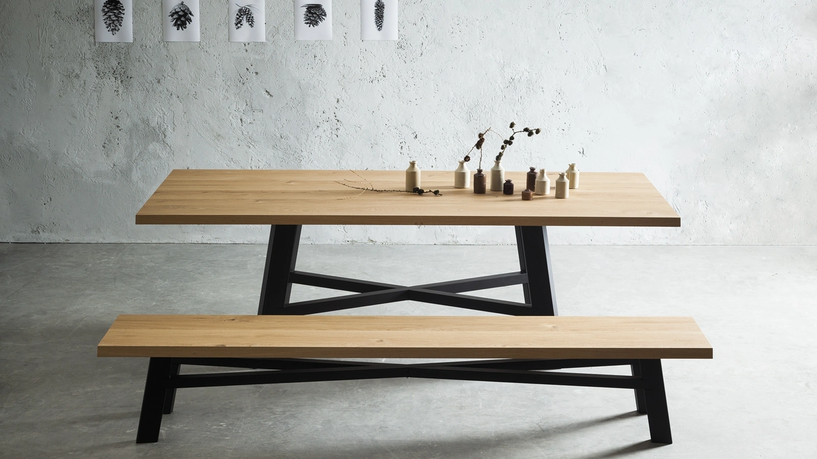 Tavolo Thor Fisso Impiallacciato Rovere naturale con struttura verniciata nero opaco di Pointhouse