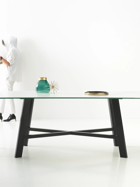 Tavolo Thor Fisso con piano in vetro ceramica marmo statuario di Pointhouse