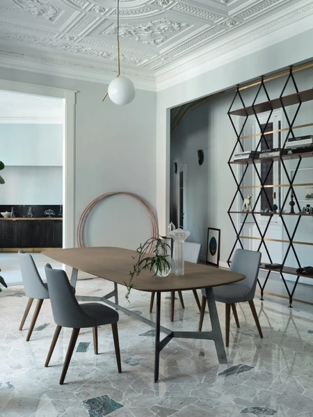 Tavolo Vertigo in Rovere Argilla di Sangiacomo