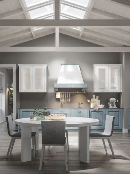 Cucina Classica angolare in Frassino finitura Jeans Decapé e Luce con ante in Vetro Contea 05 di Home Cucine