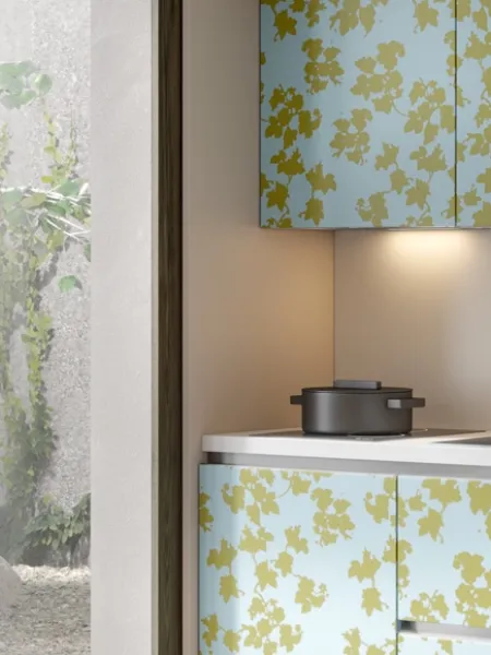 Cucina Moderna monoblocco salvaspazio a scomparsa con ante scorrevoli M120 in laminato di Home Cucine