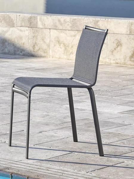 Sedia da giardino impilabile Net Outdoor con rivestimento in Texplast e struttura in acciaio laccato di Bontempi